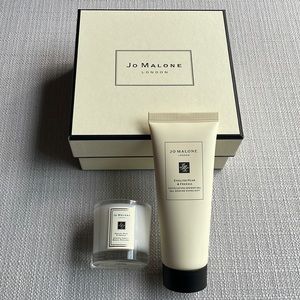 Jo Malone English pear & freesia Mini candle and exfoliating shower gel